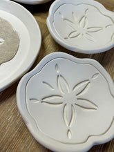 Load image into Gallery viewer, TRINKET DISH-Sand Dollar
