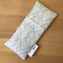 Load image into Gallery viewer, YOGA AROMATHERAPY EYE PILLOW
